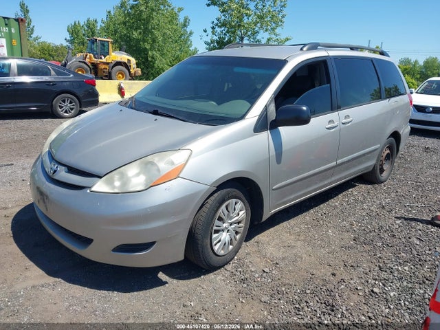 Toyota Sienna Le