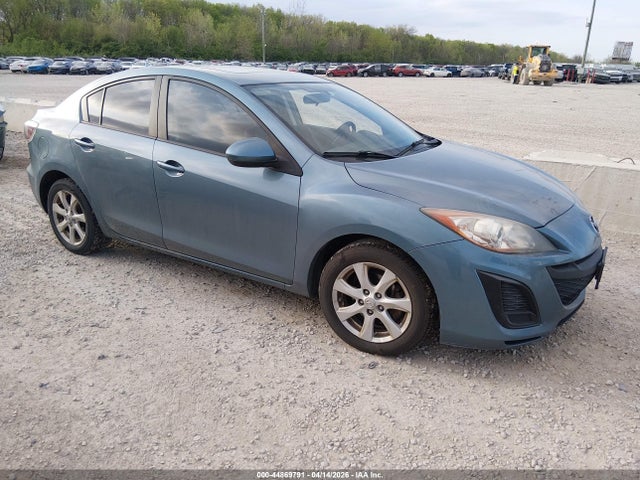 Salvage Mazda Mazda3 Image