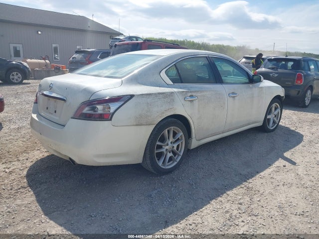 Nissan Maxima