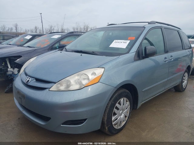 Toyota Sienna Le