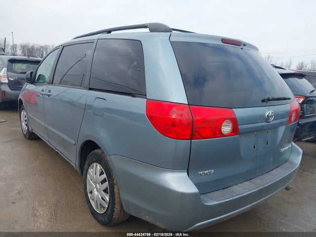 Toyota Sienna Le