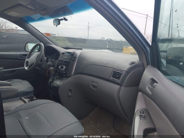 Toyota Sienna Le