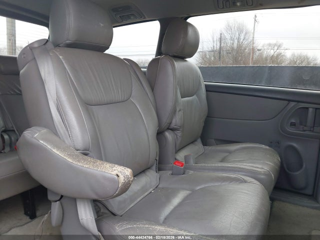 Toyota Sienna Le