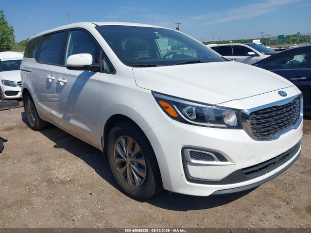 Salvage Kia Sedona Image