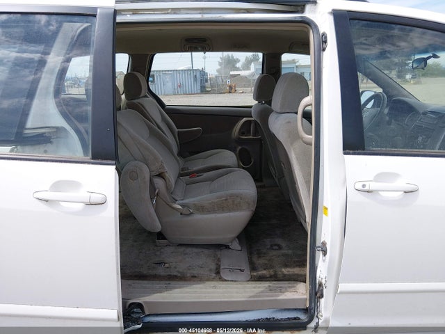 Toyota Sienna Ce
