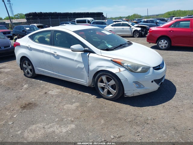 Salvage Hyundai ELANTRA Image
