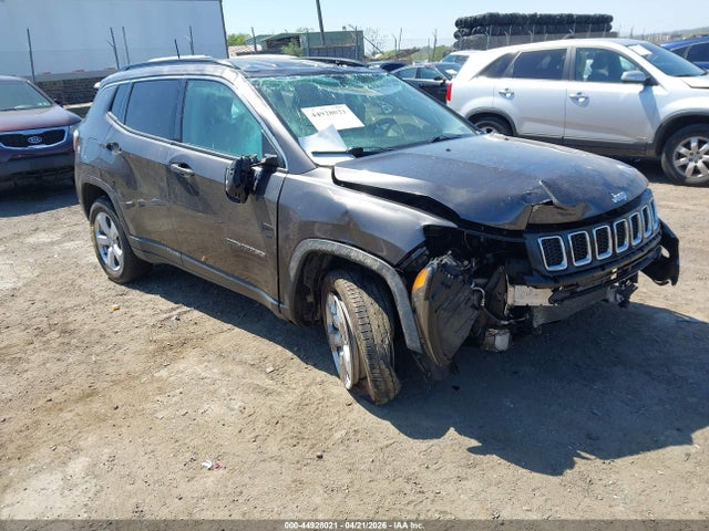 Salvage Jeep Compass Image