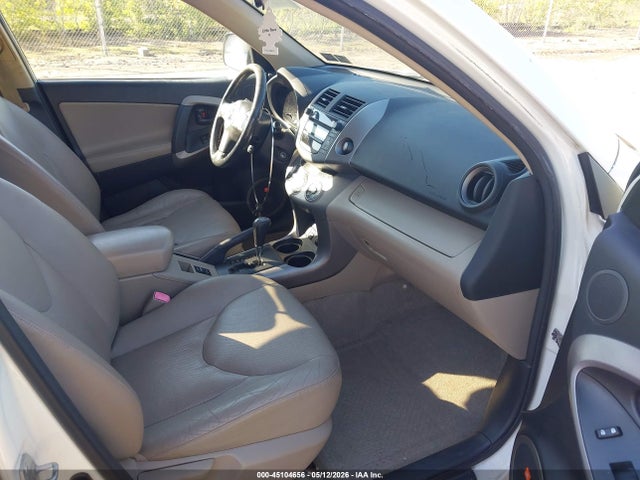 Toyota RAV4 Limited V6