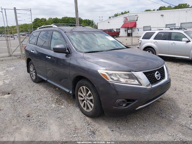 Salvage Nissan Pathfinder Image