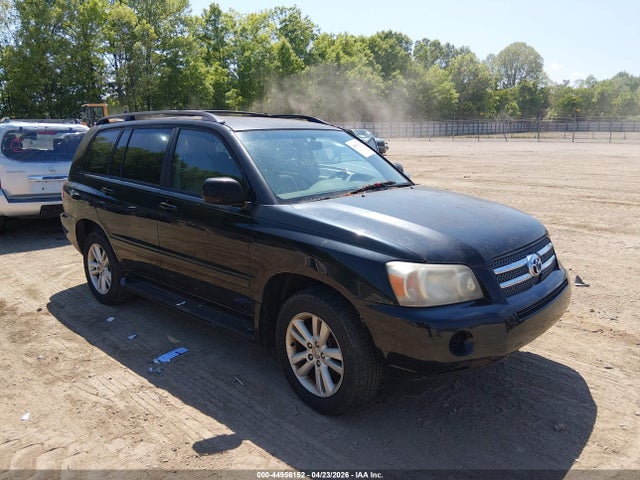 Salvage Toyota Highlander Image