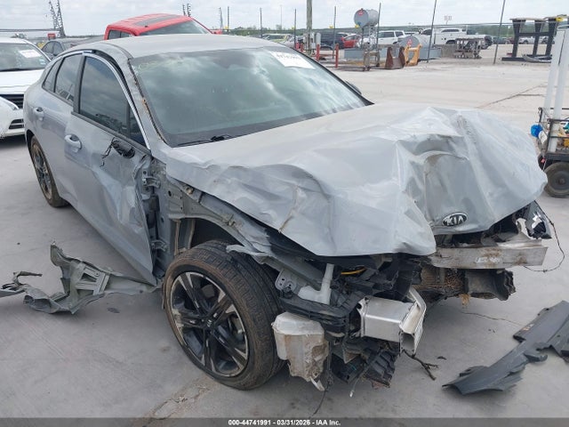 Salvage Kia K5 Image