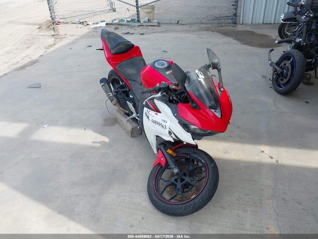 Salvage Yamaha Yzfr3 Image
