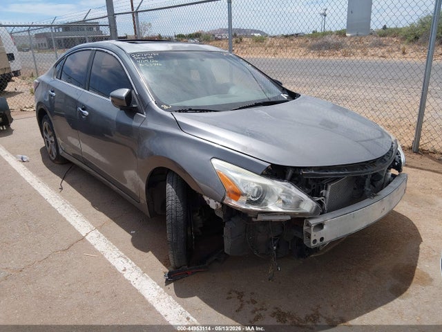Salvage Nissan Altima Image