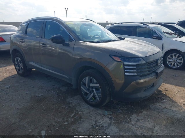 Salvage Nissan Kicks Image