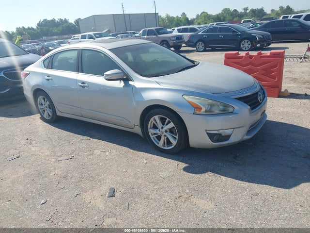 Salvage Nissan Altima Image