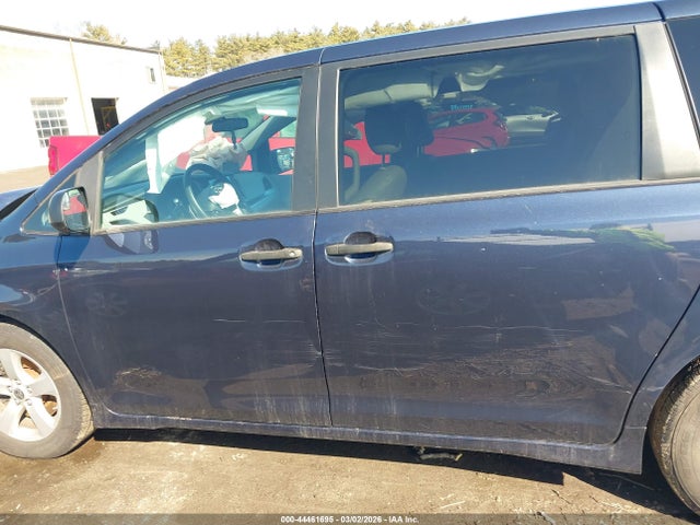 Toyota Sienna L