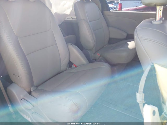 Toyota Sienna L