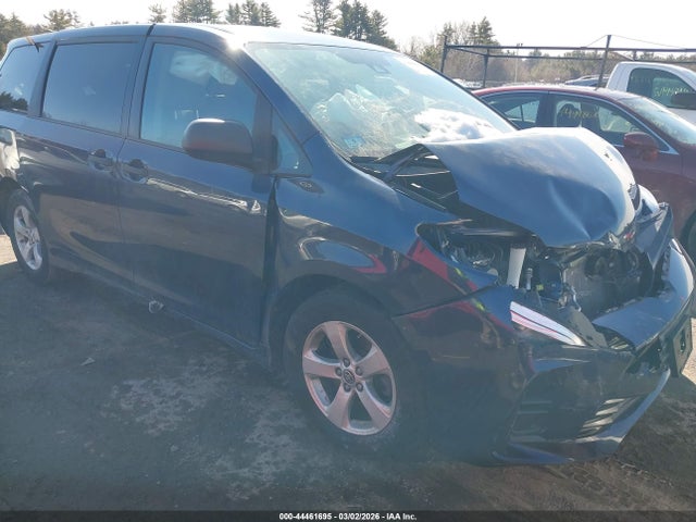 Salvage Toyota Sienna Image