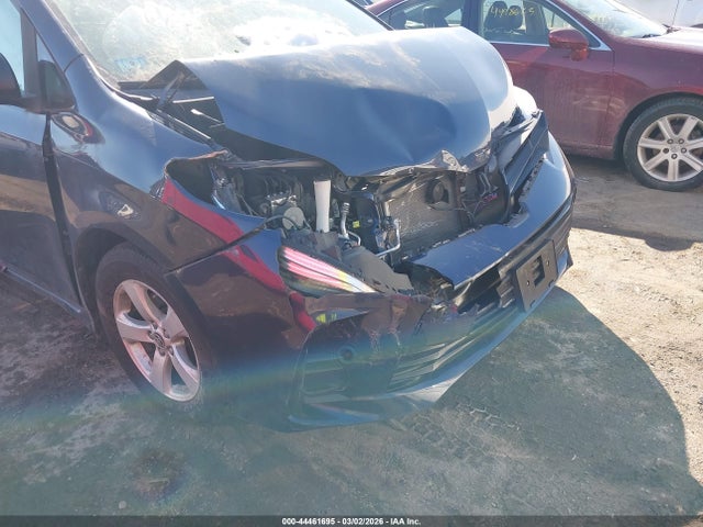 Toyota Sienna L