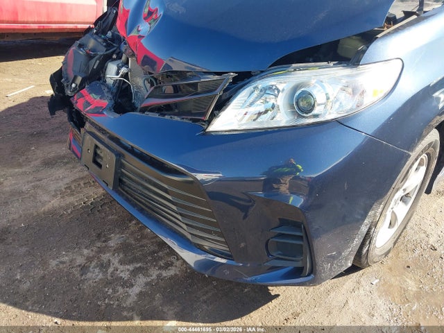 Toyota Sienna L