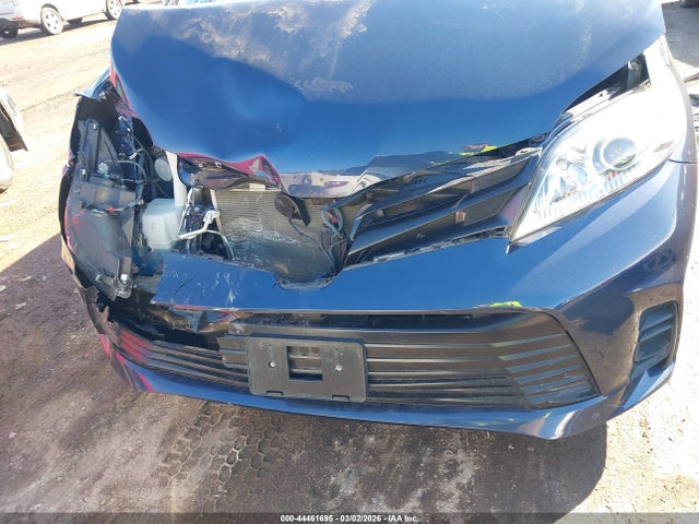 Toyota Sienna L