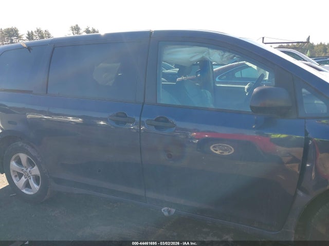 Toyota Sienna L