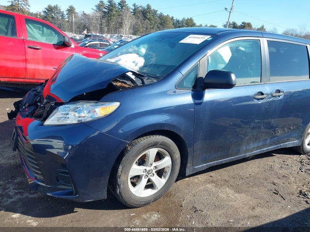 Toyota Sienna L