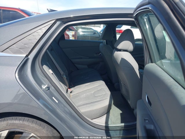 Hyundai ELANTRA Sel