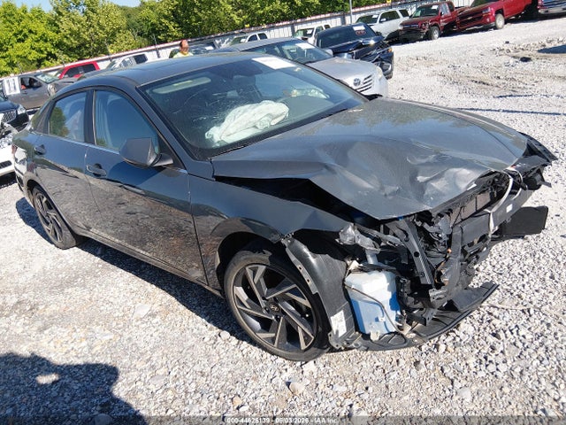 Salvage Hyundai ELANTRA Image