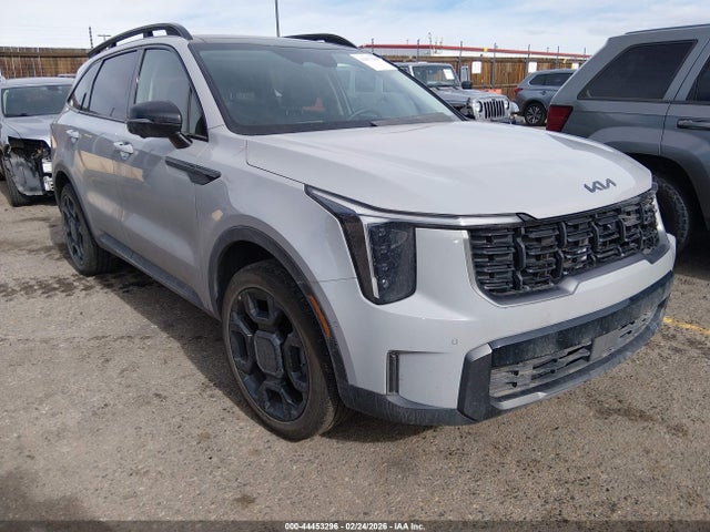 Salvage Kia Sorento Image