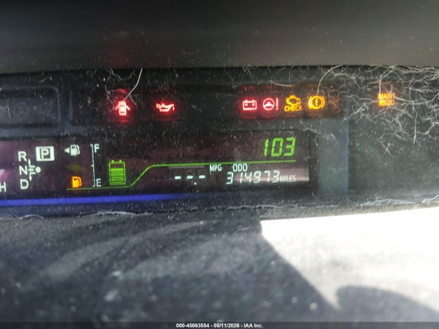 Toyota Prius v Three