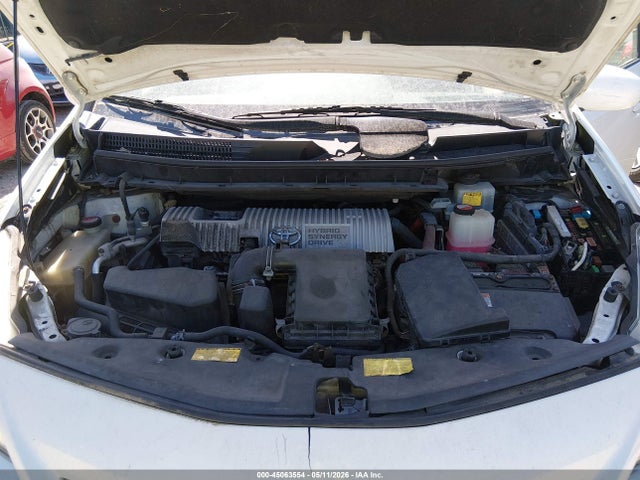 Toyota Prius v Three