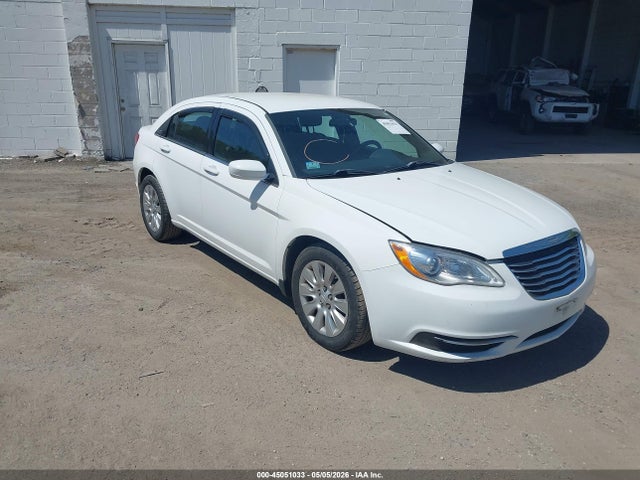 Salvage Chrysler 200 Image