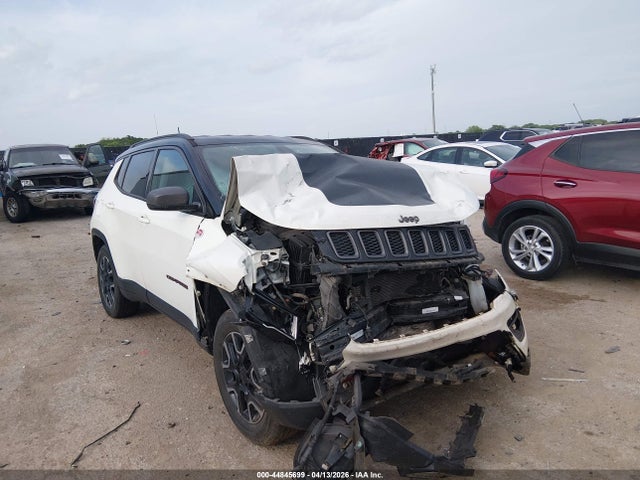 Salvage Jeep Compass Image