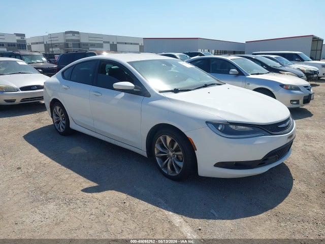Salvage Chrysler 200 Image