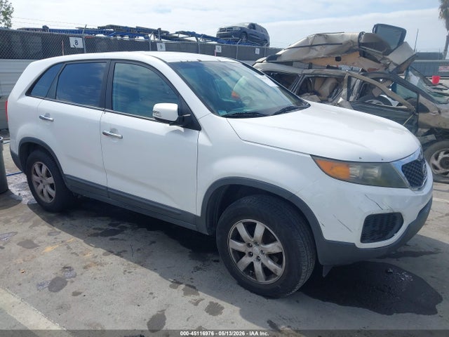 Salvage Kia Sorento Image