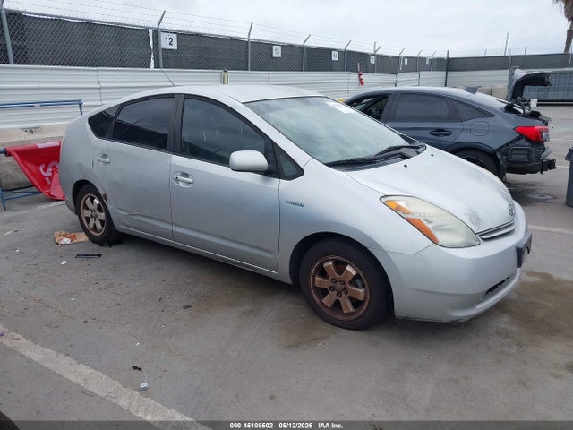 Salvage Toyota Prius Image