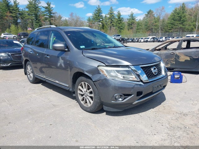 Salvage Nissan Pathfinder Image