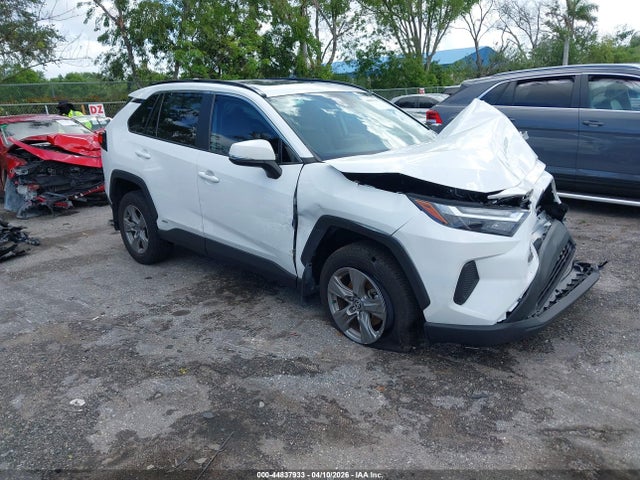 Salvage Toyota RAV4 Image