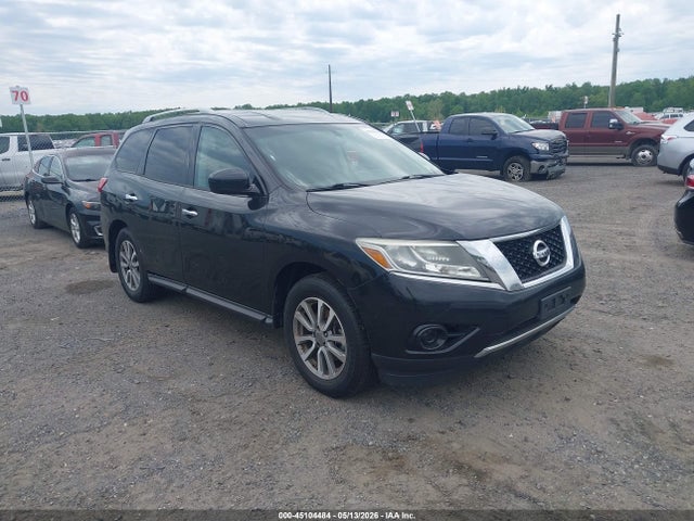 Salvage Nissan Pathfinder Image