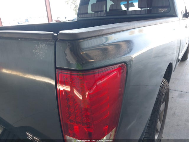 Nissan Titan Se