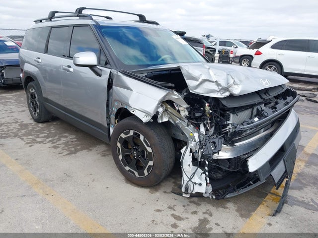 Salvage Hyundai SANTA FE Image