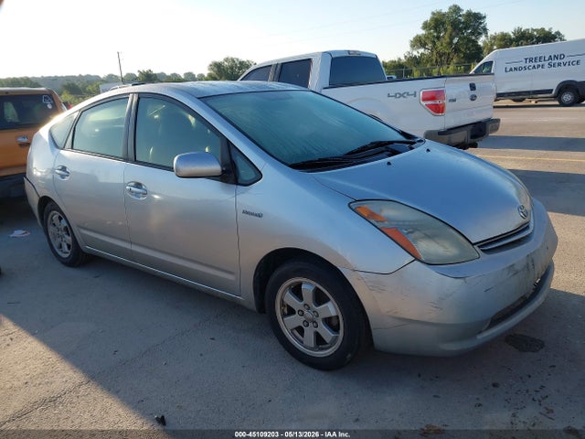 Salvage Toyota Prius Image