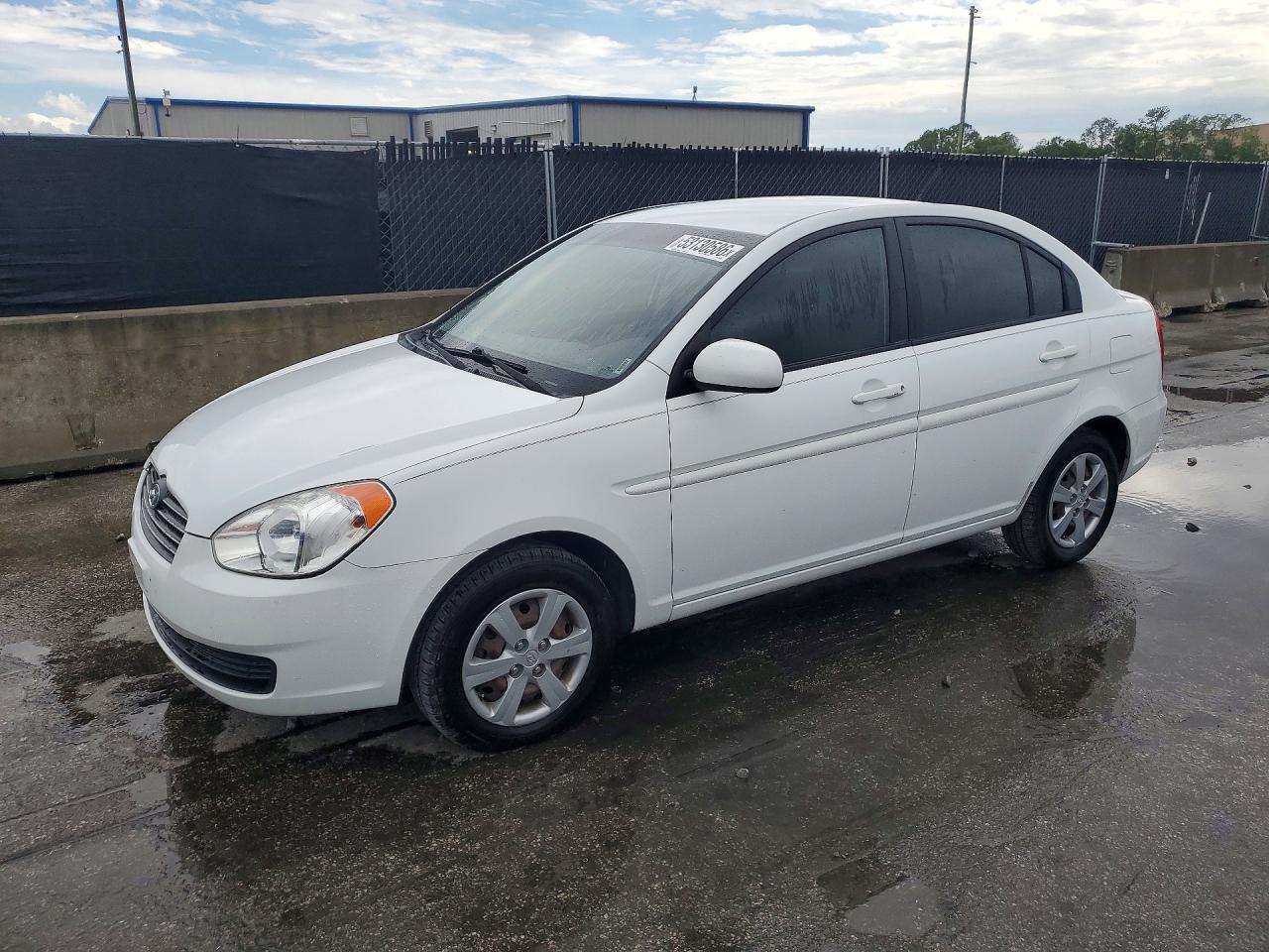 Salvage Hyundai ACCENT Image
