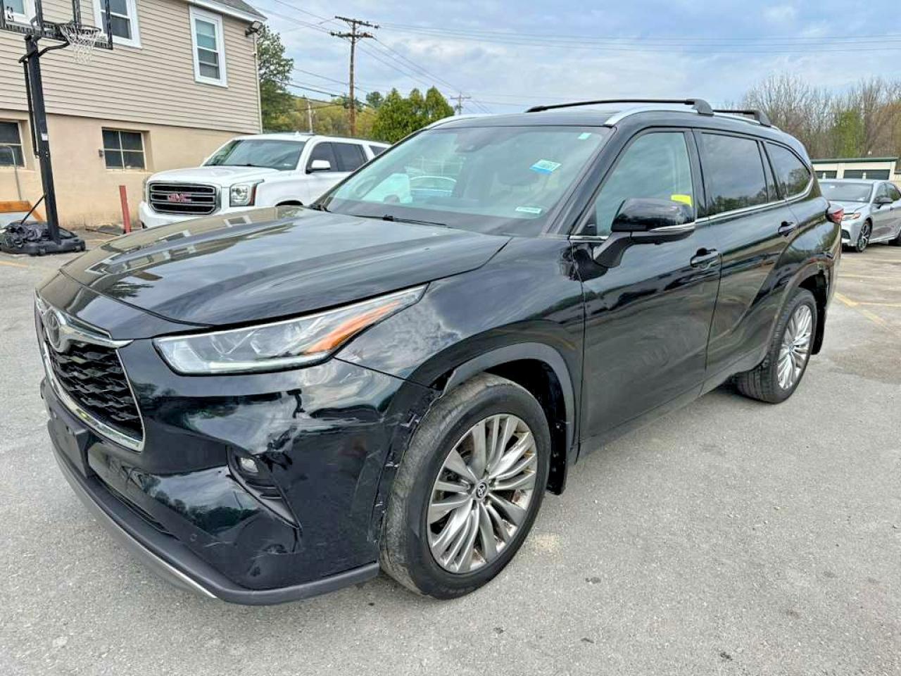 Salvage Toyota Highlander Image