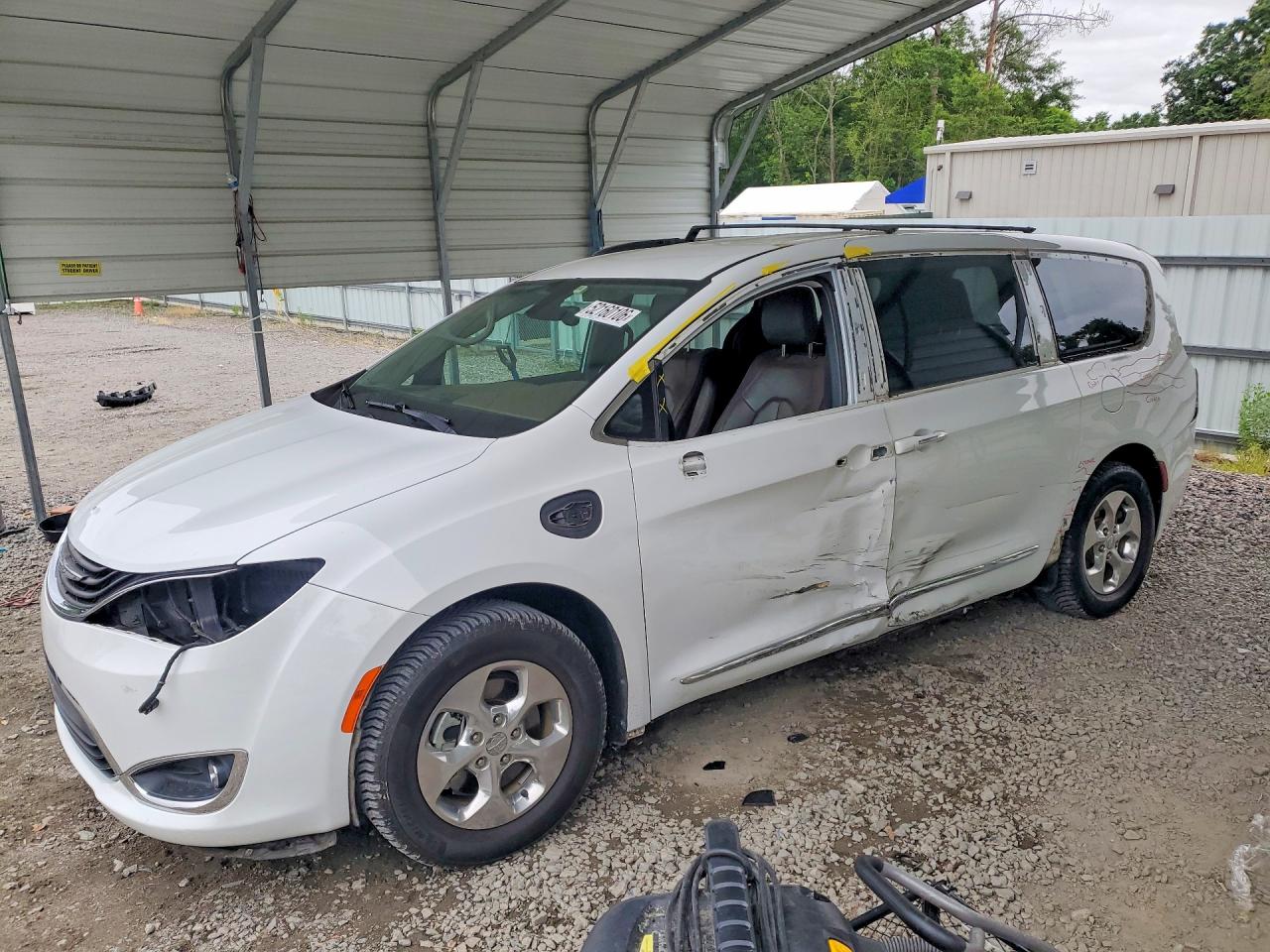 Salvage Chrysler Pacifica Image