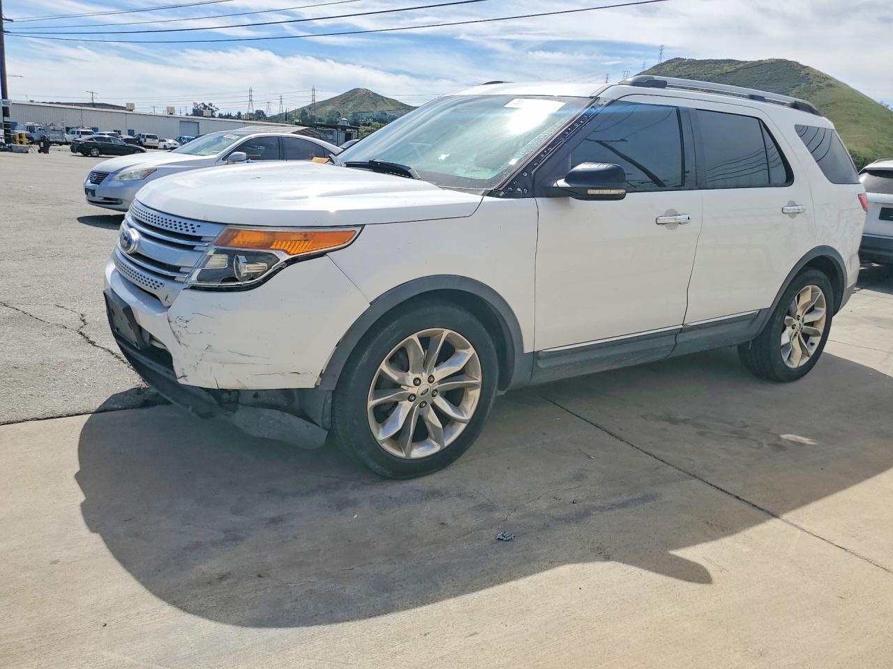 Salvage Ford Explorer Image