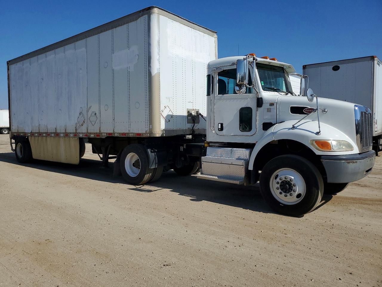 Salvage Peterbilt 382 Image