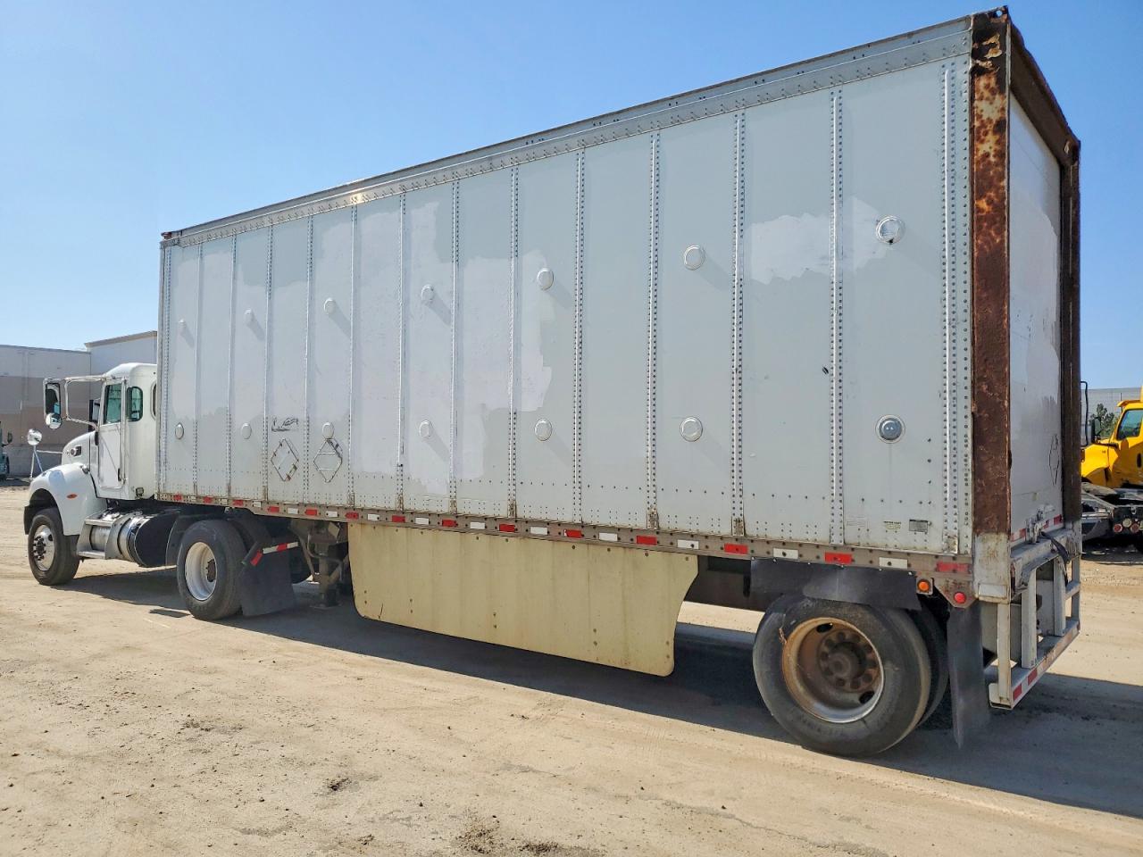 Peterbilt 382