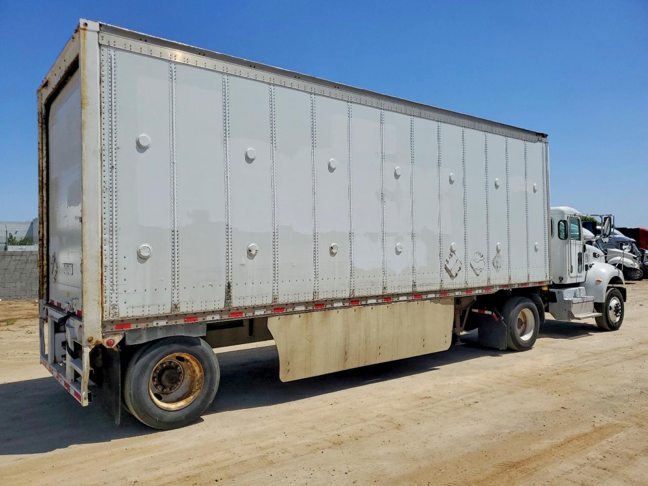 Peterbilt 382
